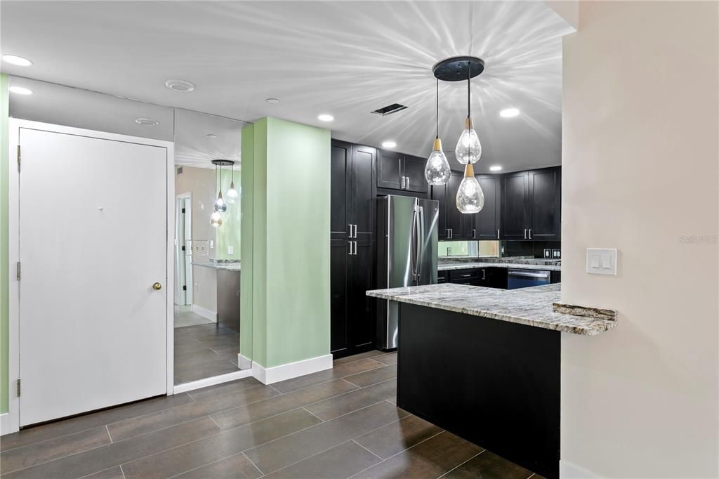 For Rent: $3,250 (1 beds, 1 baths, 1350 Square Feet)