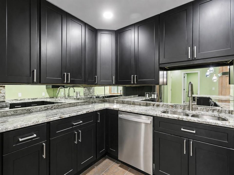 For Rent: $3,250 (1 beds, 1 baths, 1350 Square Feet)