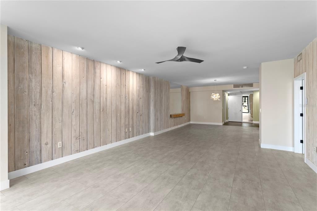 For Rent: $3,250 (1 beds, 1 baths, 1350 Square Feet)