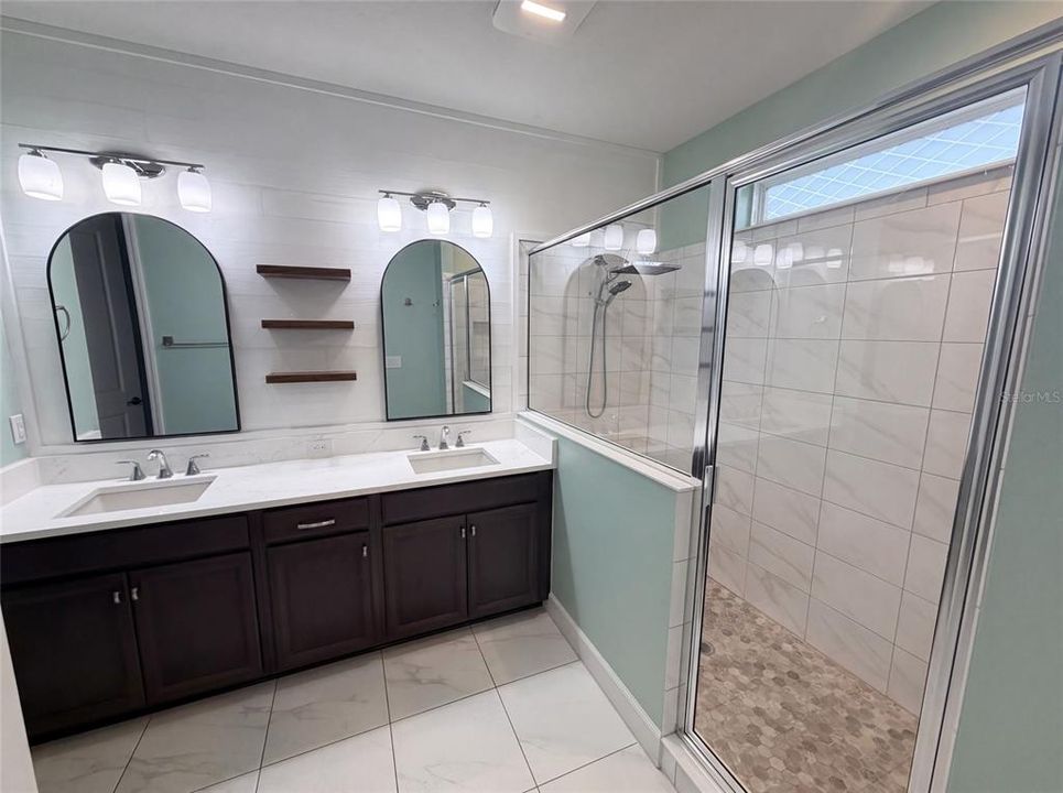 Activo con contrato: $511,000 (4 camas, 3 baños, 2418 Pies cuadrados)