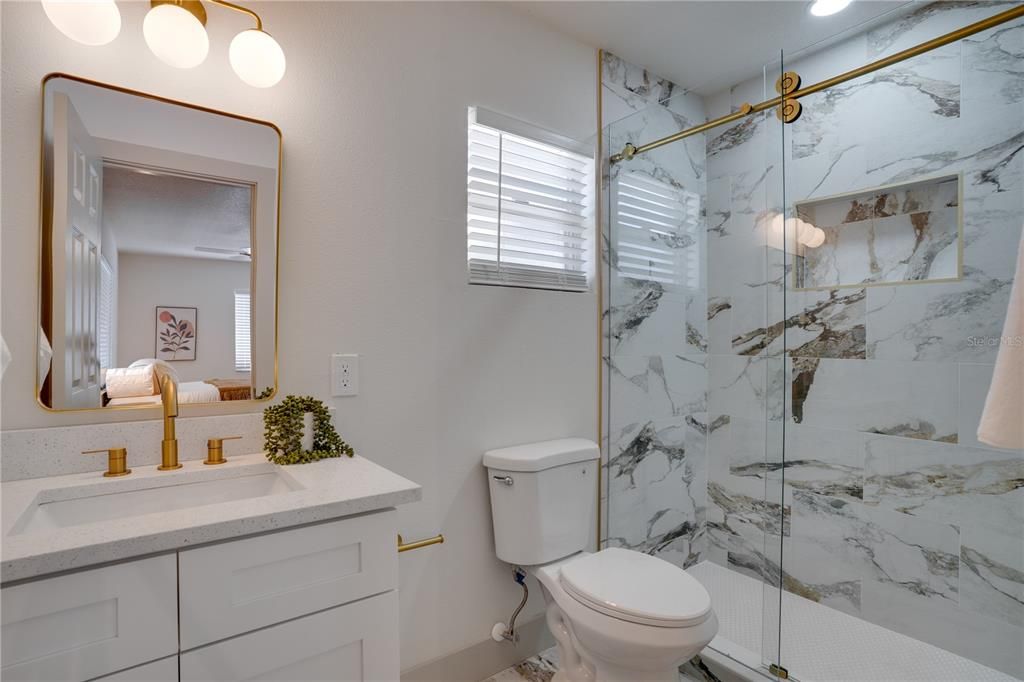 Activo con contrato: $449,000 (3 camas, 2 baños, 1260 Pies cuadrados)