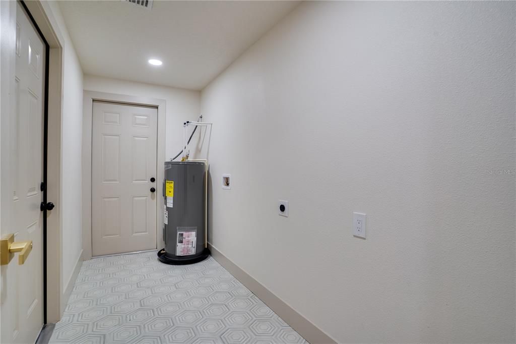 Activo con contrato: $449,000 (3 camas, 2 baños, 1260 Pies cuadrados)