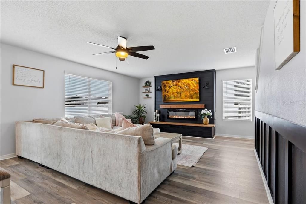 For Sale: $410,000 (4 beds, 2 baths, 2427 Square Feet)