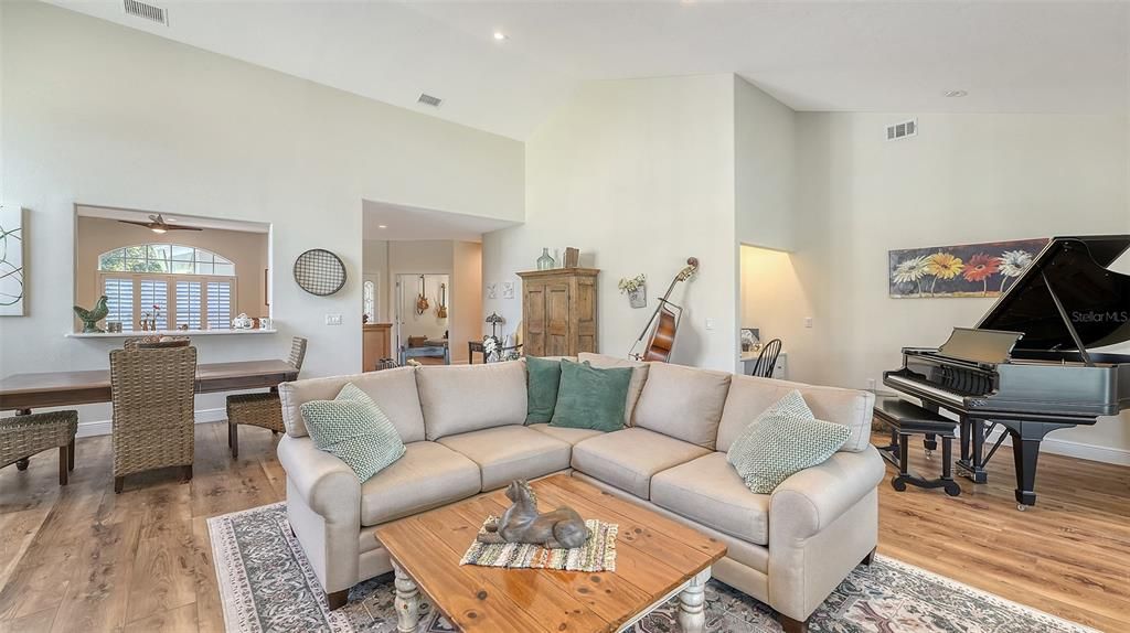 For Sale: $850,000 (3 beds, 2 baths, 2600 Square Feet)