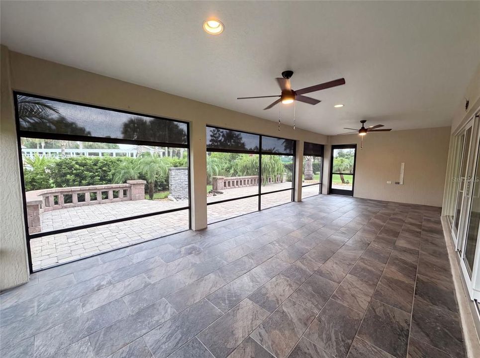 For Sale: $545,000 (3 beds, 2 baths, 2033 Square Feet)