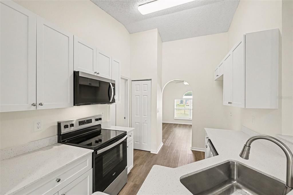 For Sale: $294,900 (3 beds, 2 baths, 1613 Square Feet)