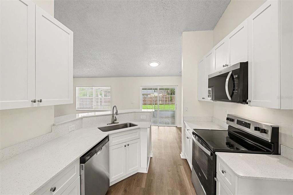For Sale: $294,900 (3 beds, 2 baths, 1613 Square Feet)