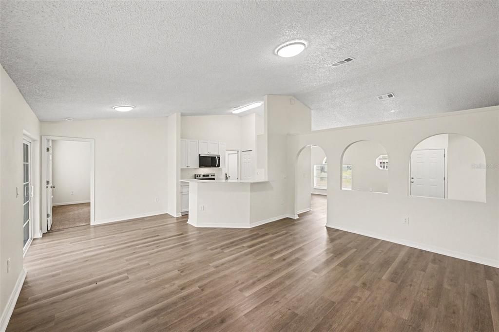 For Sale: $294,900 (3 beds, 2 baths, 1613 Square Feet)