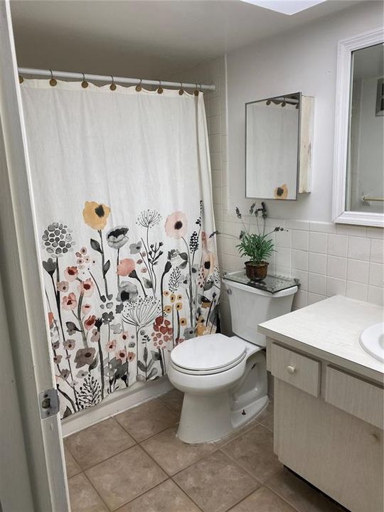 For Rent: $1,395 (1 beds, 1 baths, 705 Square Feet)
