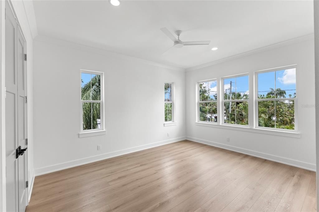 En Venta: $929,900 (4 camas, 2 baños, 2168 Pies cuadrados)