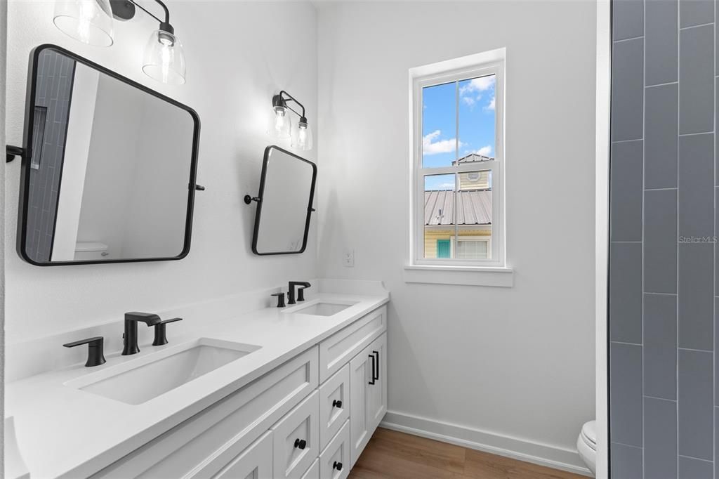 En Venta: $929,900 (4 camas, 2 baños, 2168 Pies cuadrados)