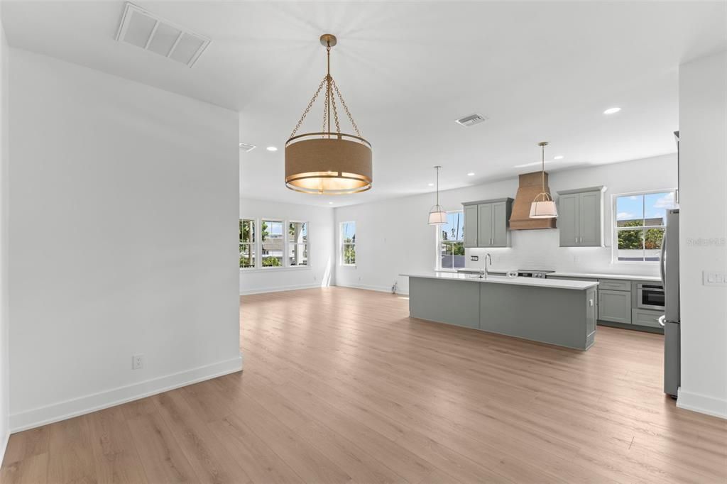 En Venta: $929,900 (4 camas, 2 baños, 2168 Pies cuadrados)