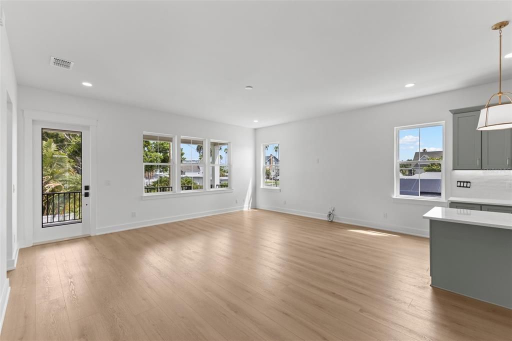 En Venta: $929,900 (4 camas, 2 baños, 2168 Pies cuadrados)