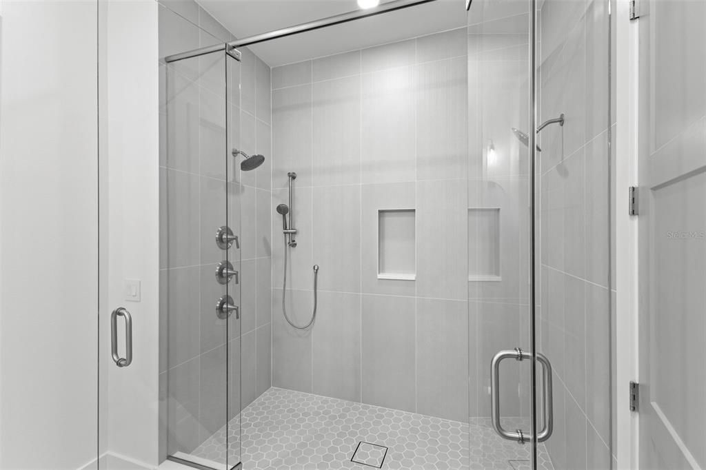 En Venta: $929,900 (4 camas, 2 baños, 2168 Pies cuadrados)