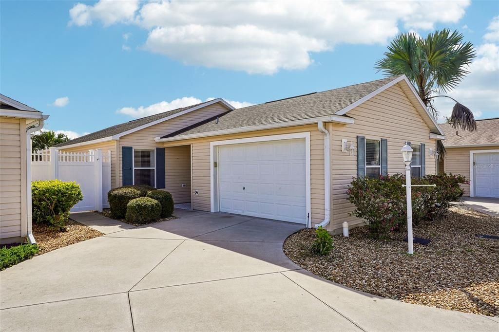 Active With Contract: $315,000 (2 beds, 2 baths, 1138 Square Feet)