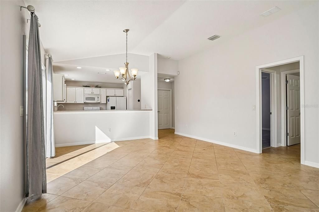 Active With Contract: $315,000 (2 beds, 2 baths, 1138 Square Feet)