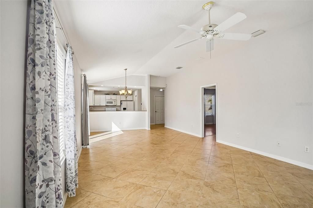 Active With Contract: $315,000 (2 beds, 2 baths, 1138 Square Feet)
