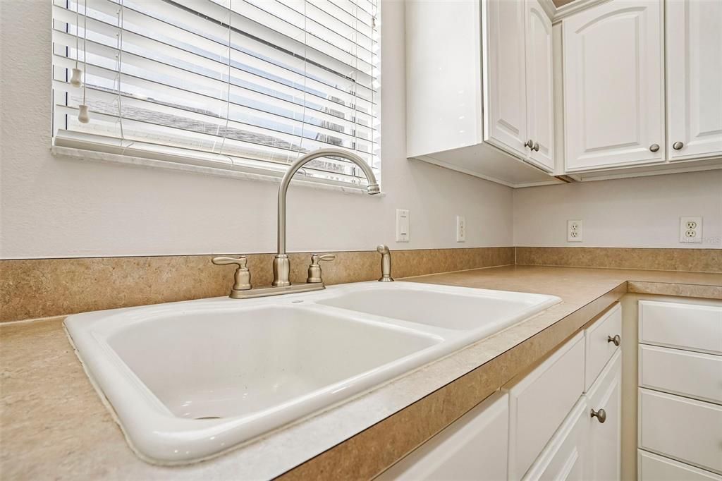 Active With Contract: $315,000 (2 beds, 2 baths, 1138 Square Feet)