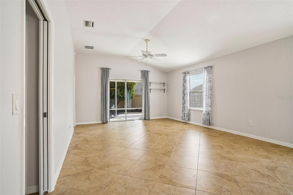Active With Contract: $315,000 (2 beds, 2 baths, 1138 Square Feet)