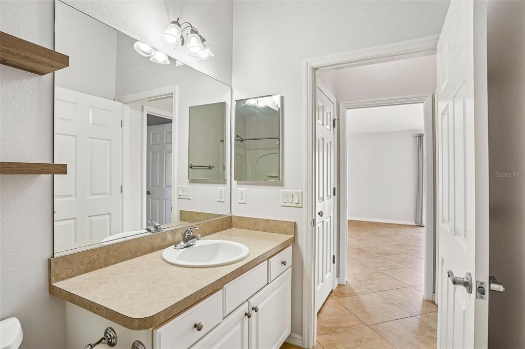 Active With Contract: $315,000 (2 beds, 2 baths, 1138 Square Feet)