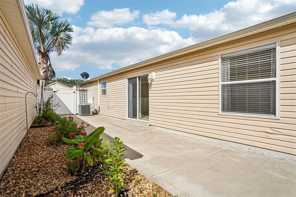 Active With Contract: $315,000 (2 beds, 2 baths, 1138 Square Feet)