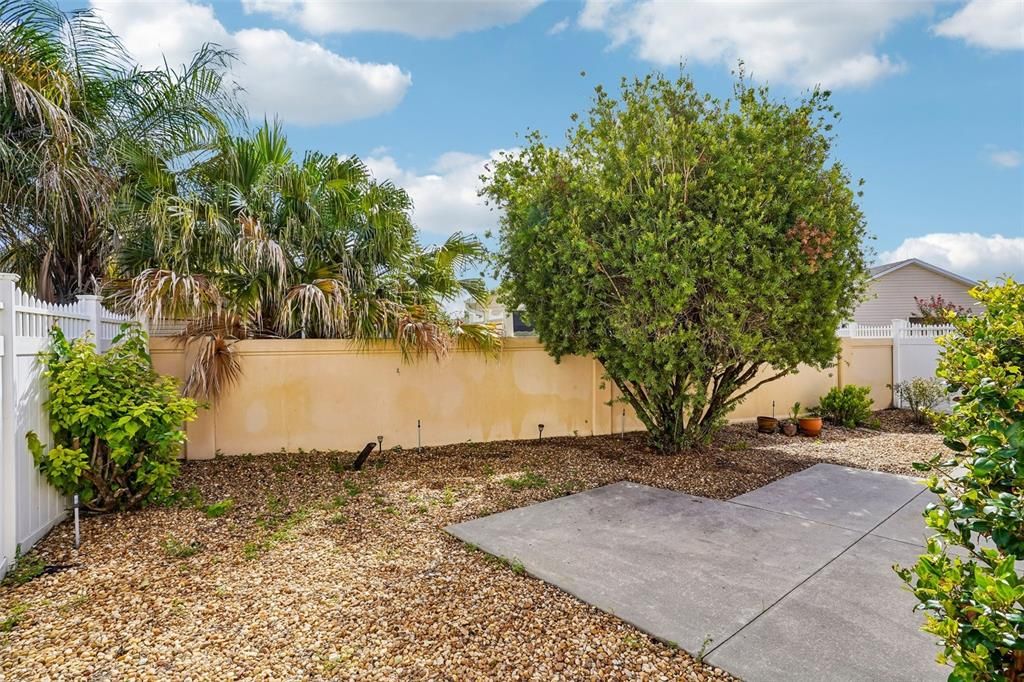 Active With Contract: $315,000 (2 beds, 2 baths, 1138 Square Feet)