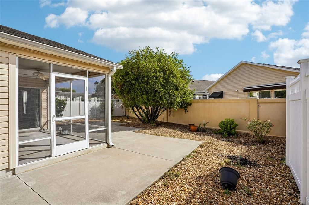 Active With Contract: $315,000 (2 beds, 2 baths, 1138 Square Feet)