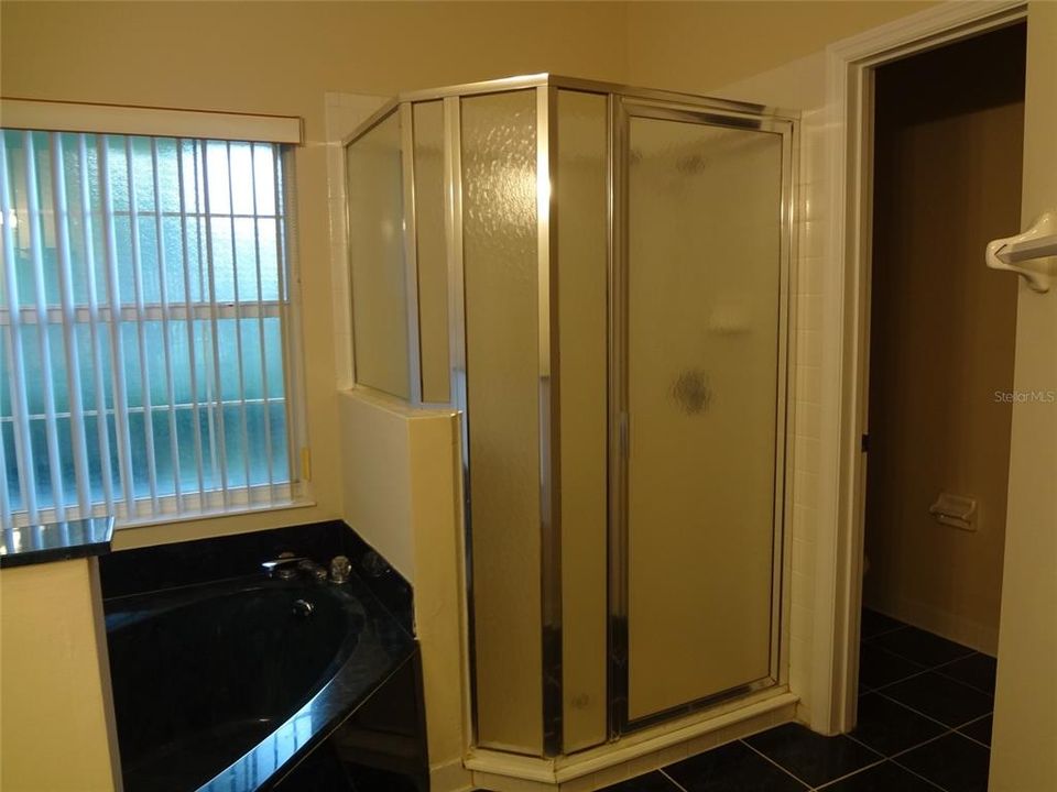 For Sale: $369,000 (4 beds, 2 baths, 2017 Square Feet)