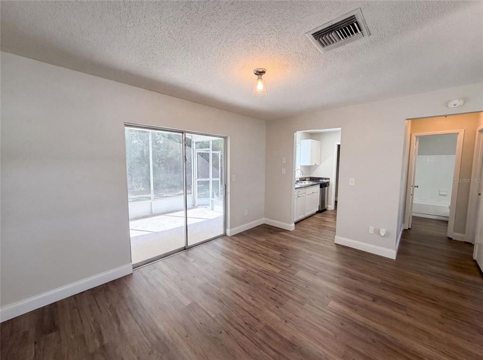 For Sale: $233,000 (2 beds, 2 baths, 1025 Square Feet)