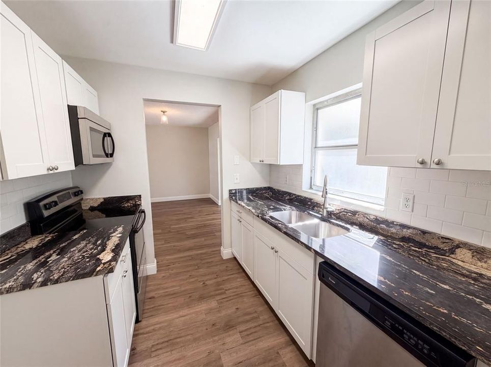 For Sale: $233,000 (2 beds, 2 baths, 1025 Square Feet)