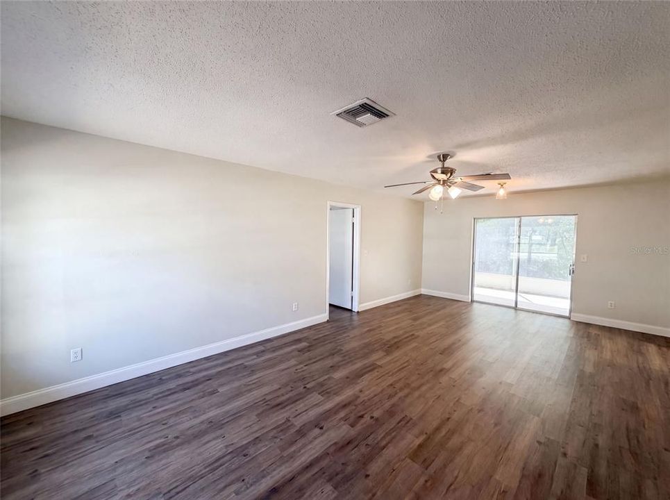 For Sale: $233,000 (2 beds, 2 baths, 1025 Square Feet)