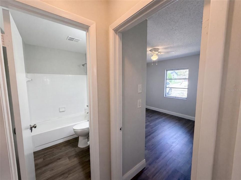 For Sale: $233,000 (2 beds, 2 baths, 1025 Square Feet)