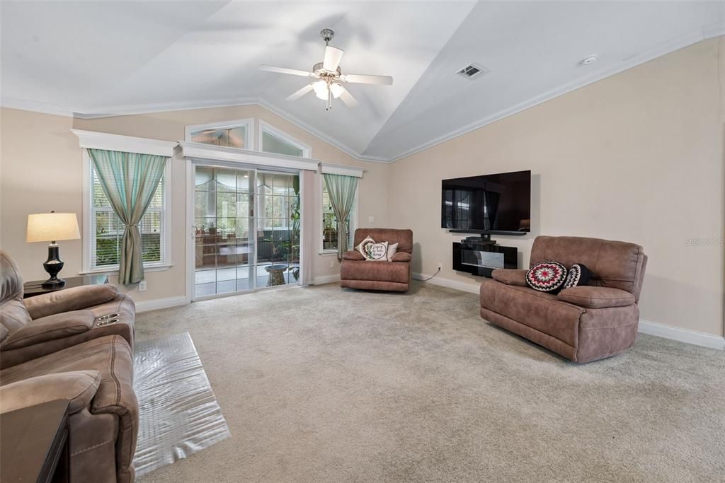 For Sale: $345,000 (3 beds, 2 baths, 1860 Square Feet)