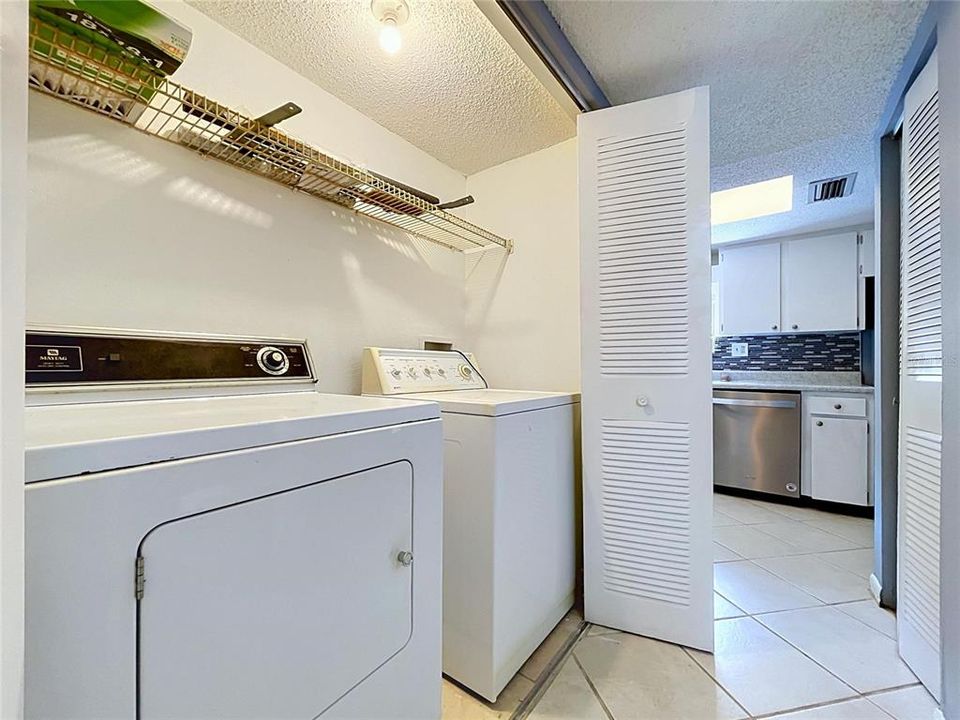 For Sale: $165,000 (2 beds, 1 baths, 1102 Square Feet)