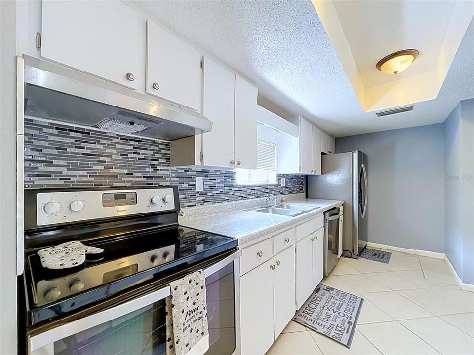 For Sale: $165,000 (2 beds, 1 baths, 1102 Square Feet)