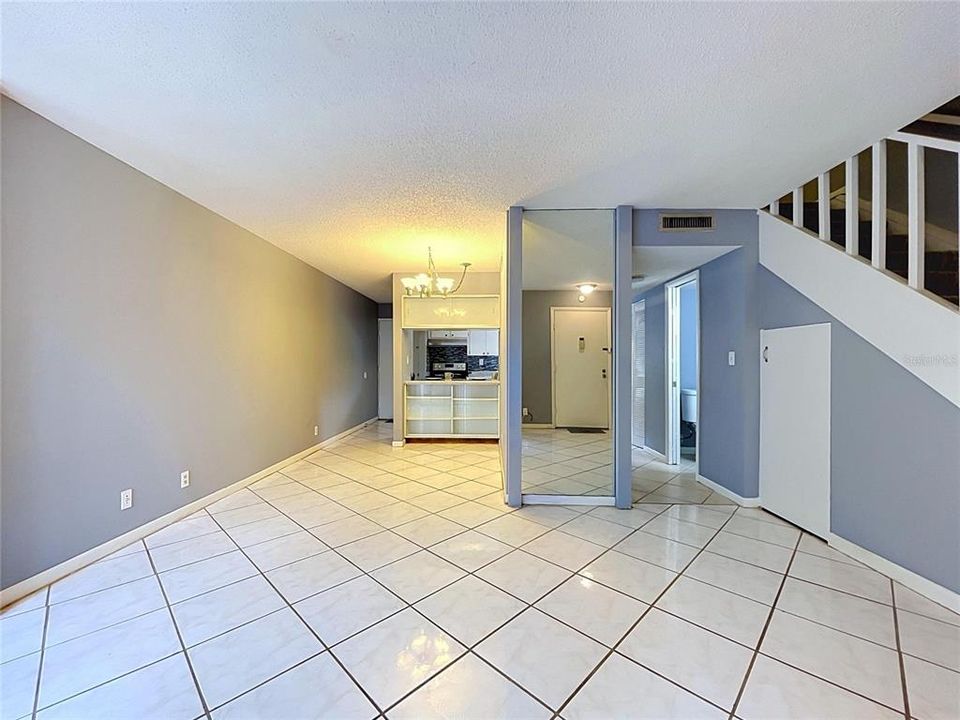 For Sale: $165,000 (2 beds, 1 baths, 1102 Square Feet)