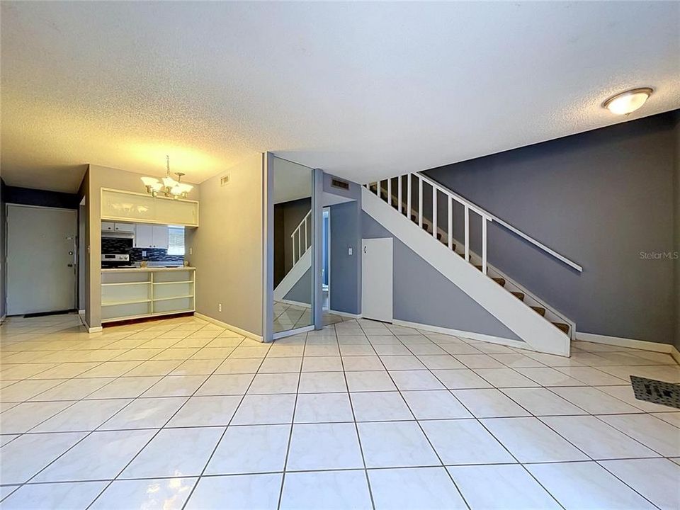 For Sale: $165,000 (2 beds, 1 baths, 1102 Square Feet)