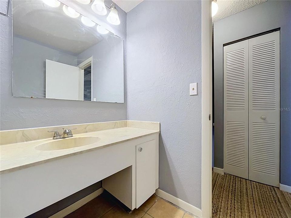 For Sale: $165,000 (2 beds, 1 baths, 1102 Square Feet)