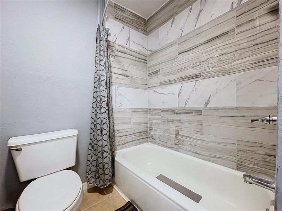 For Sale: $165,000 (2 beds, 1 baths, 1102 Square Feet)