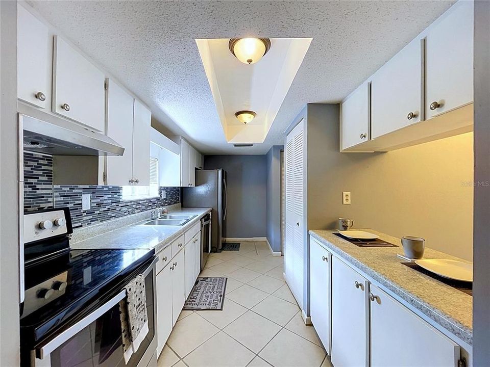For Sale: $165,000 (2 beds, 1 baths, 1102 Square Feet)