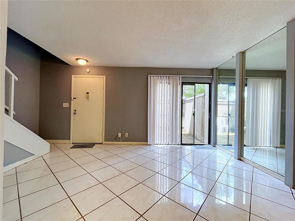 For Sale: $165,000 (2 beds, 1 baths, 1102 Square Feet)