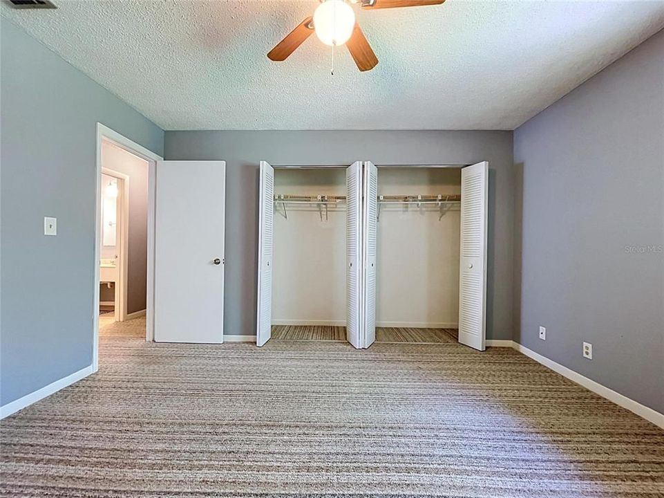 For Sale: $165,000 (2 beds, 1 baths, 1102 Square Feet)