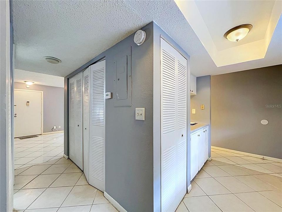 For Sale: $165,000 (2 beds, 1 baths, 1102 Square Feet)