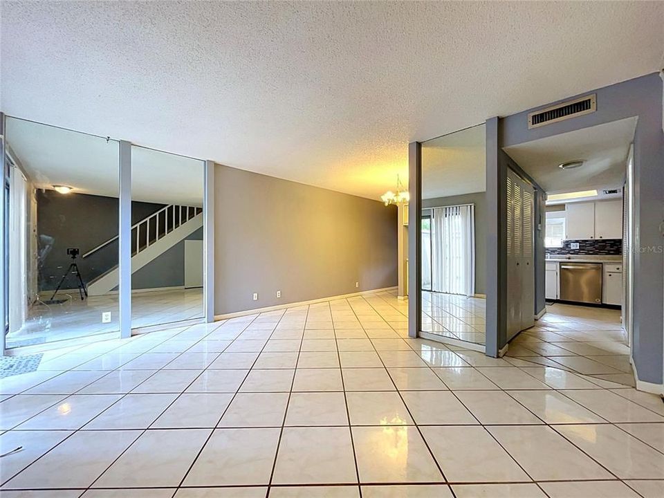 For Sale: $165,000 (2 beds, 1 baths, 1102 Square Feet)