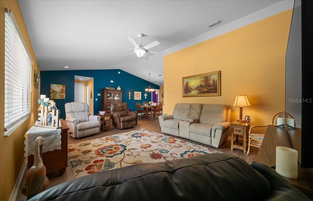 En Venta: $285,000 (2 camas, 2 baños, 1926 Pies cuadrados)