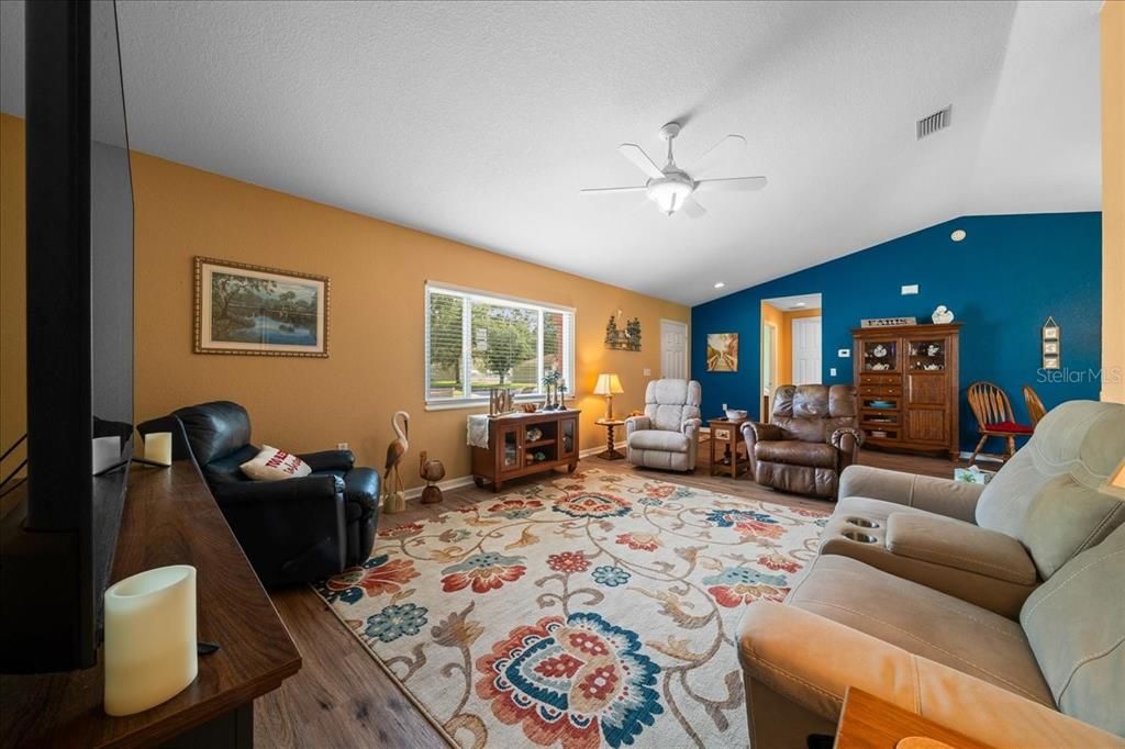 En Venta: $285,000 (2 camas, 2 baños, 1926 Pies cuadrados)