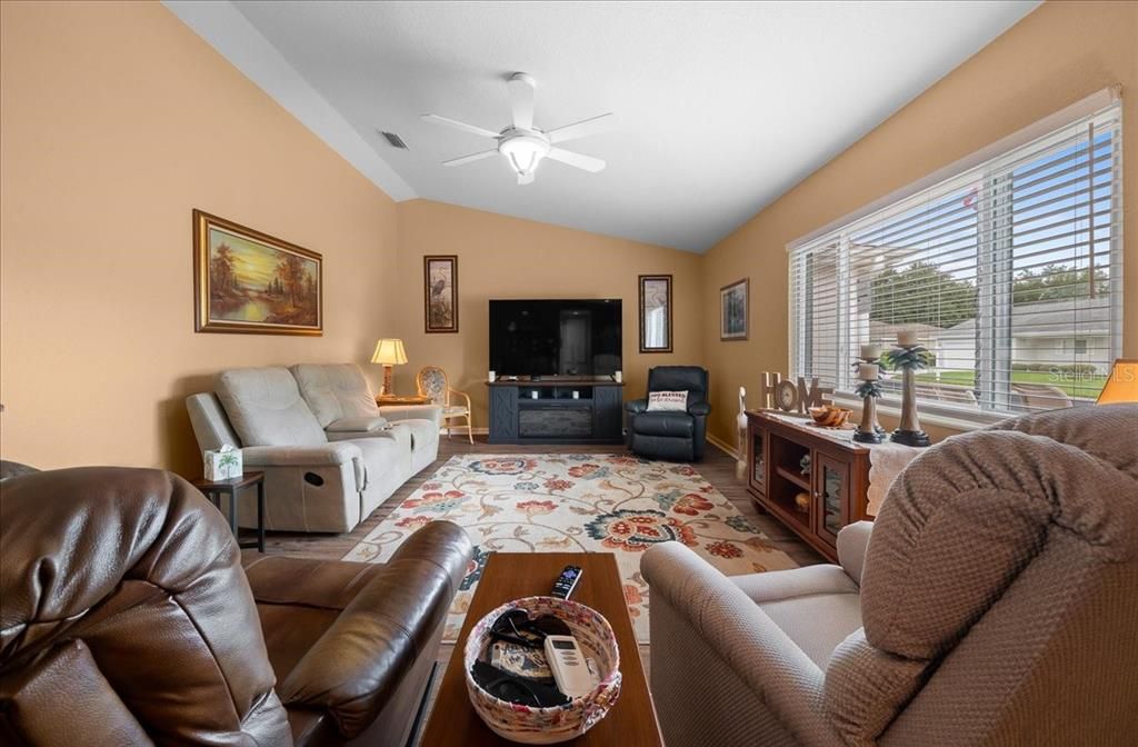 En Venta: $285,000 (2 camas, 2 baños, 1926 Pies cuadrados)