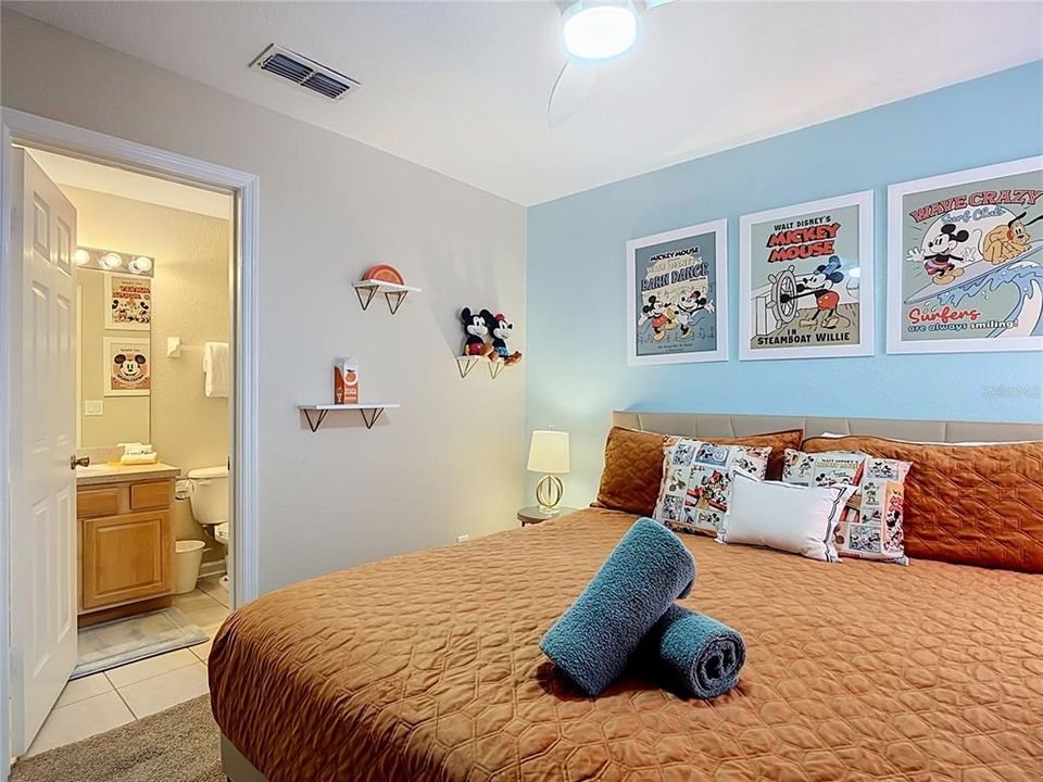 En Venta: $699,900 (5 camas, 5 baños, 2494 Pies cuadrados)