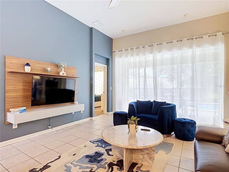 En Venta: $699,900 (5 camas, 5 baños, 2494 Pies cuadrados)