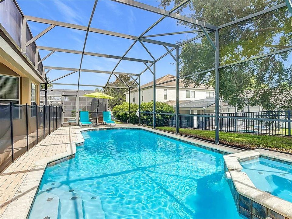 En Venta: $699,900 (5 camas, 5 baños, 2494 Pies cuadrados)